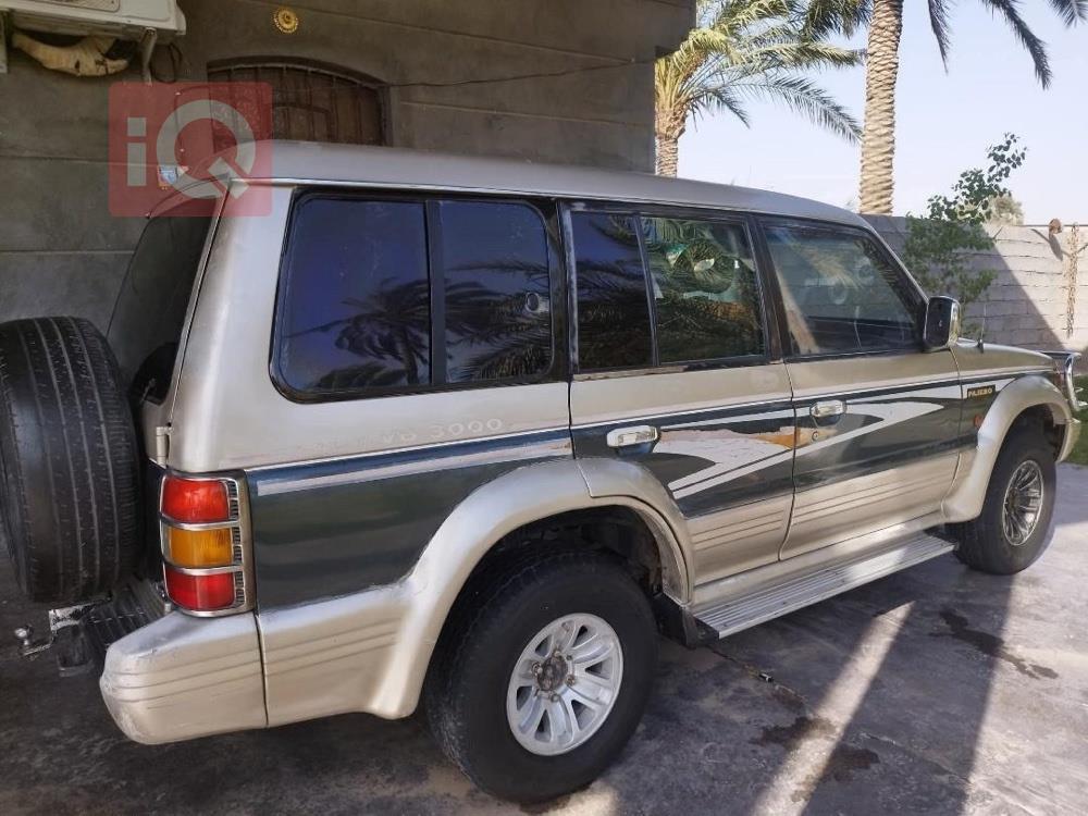 ميتسوبيشي باجيرو